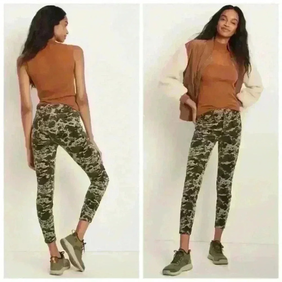 Anthropologie Pilcro High-Rise‎ Button-Fly Skinny Camo Corduroy Pants Size 28 - Picture 1 of 16